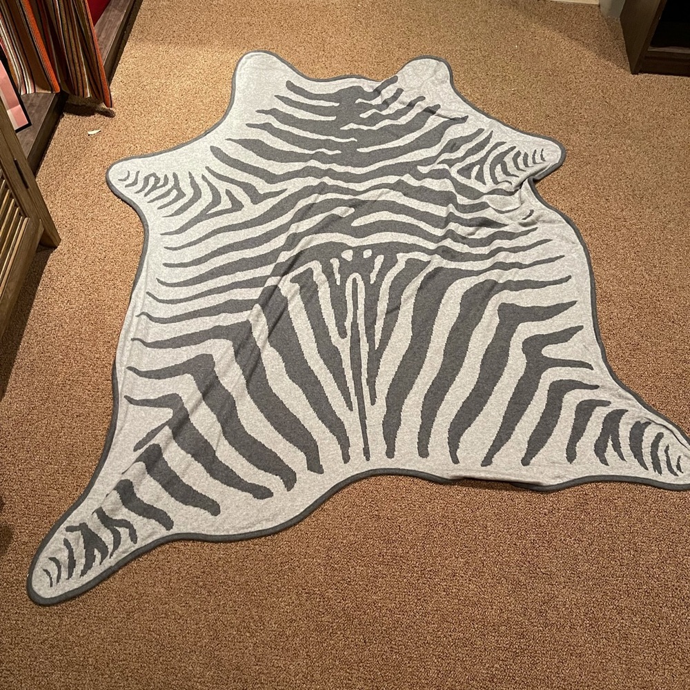 **HOST PICK*** MASLIN & CO Bonfire zebra blanket RARE wild grey